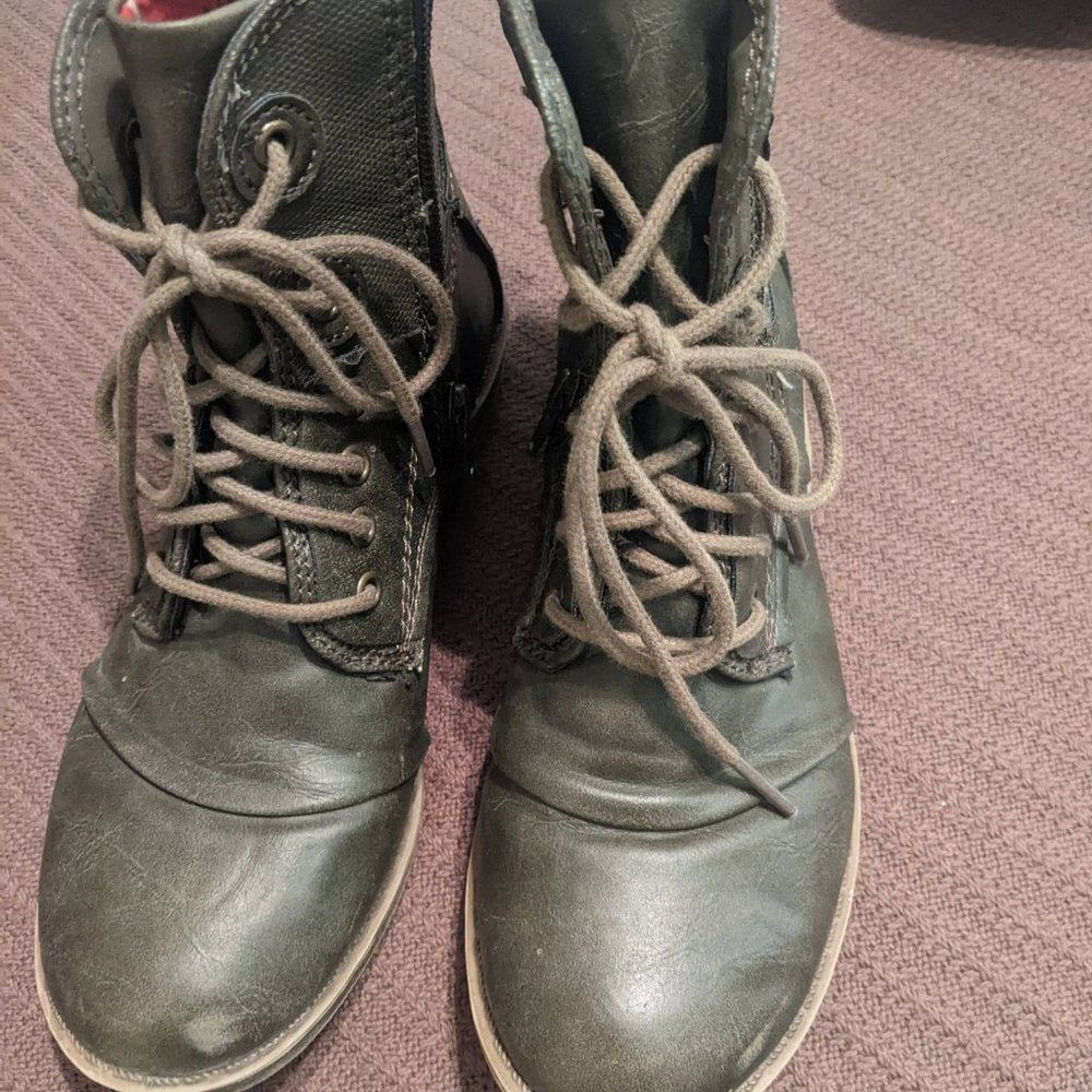 Green ankle high boots